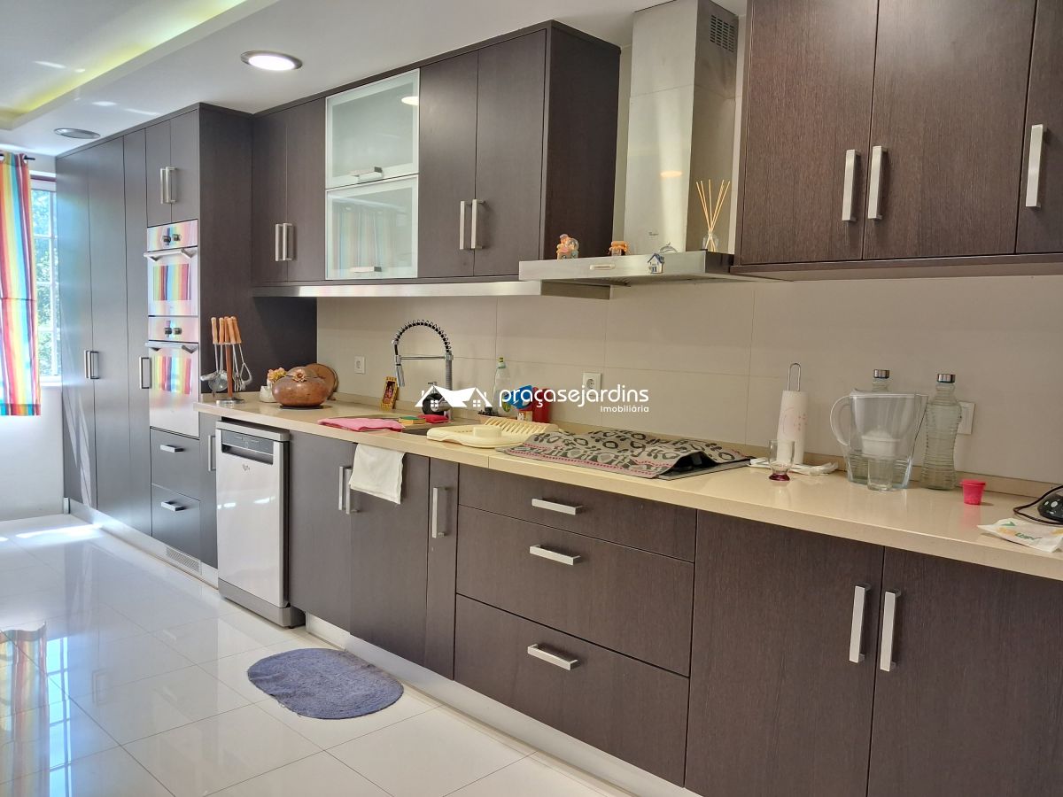 Apartamento T4 com Vista Rio