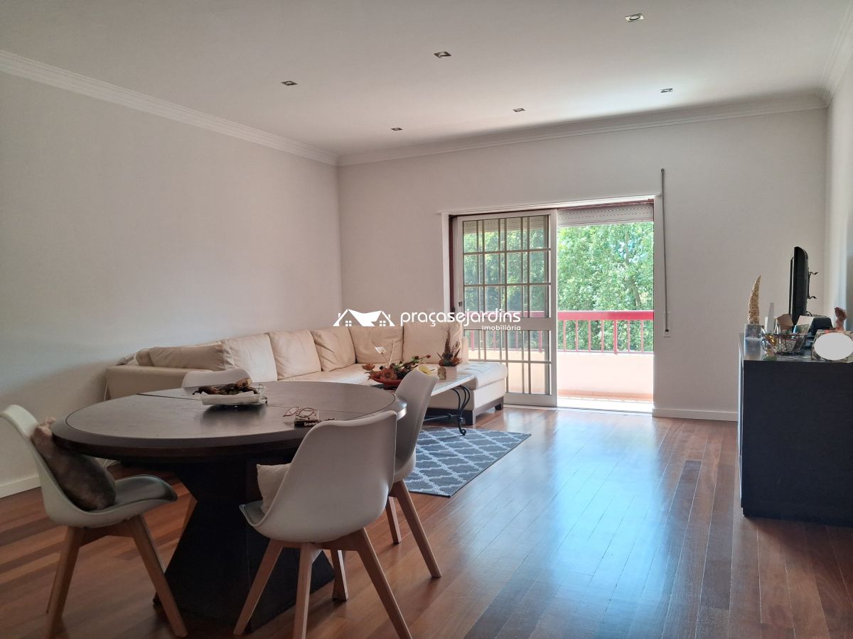 Apartamento T4 com Vista Rio