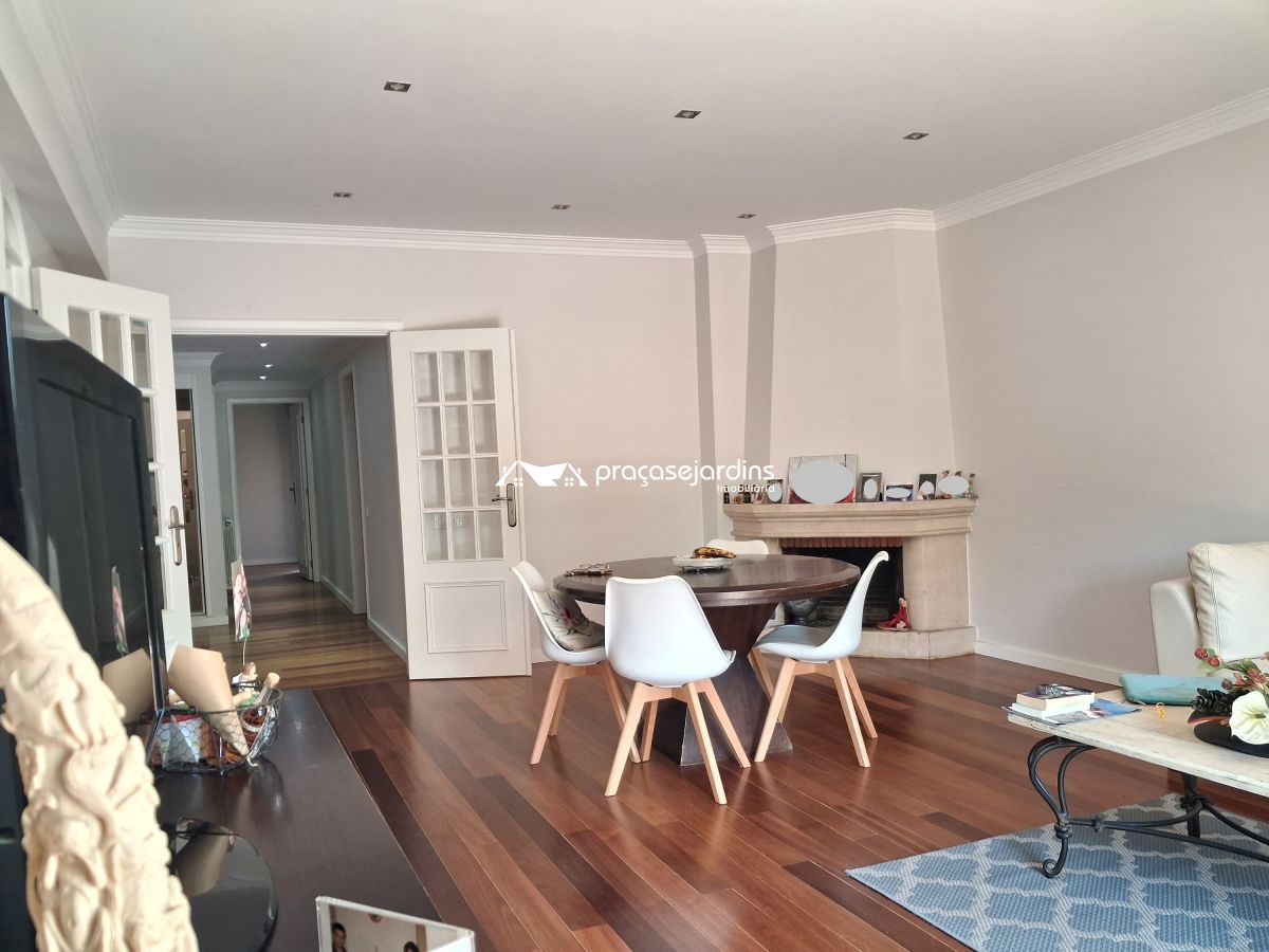 Apartamento T4 com Vista Rio