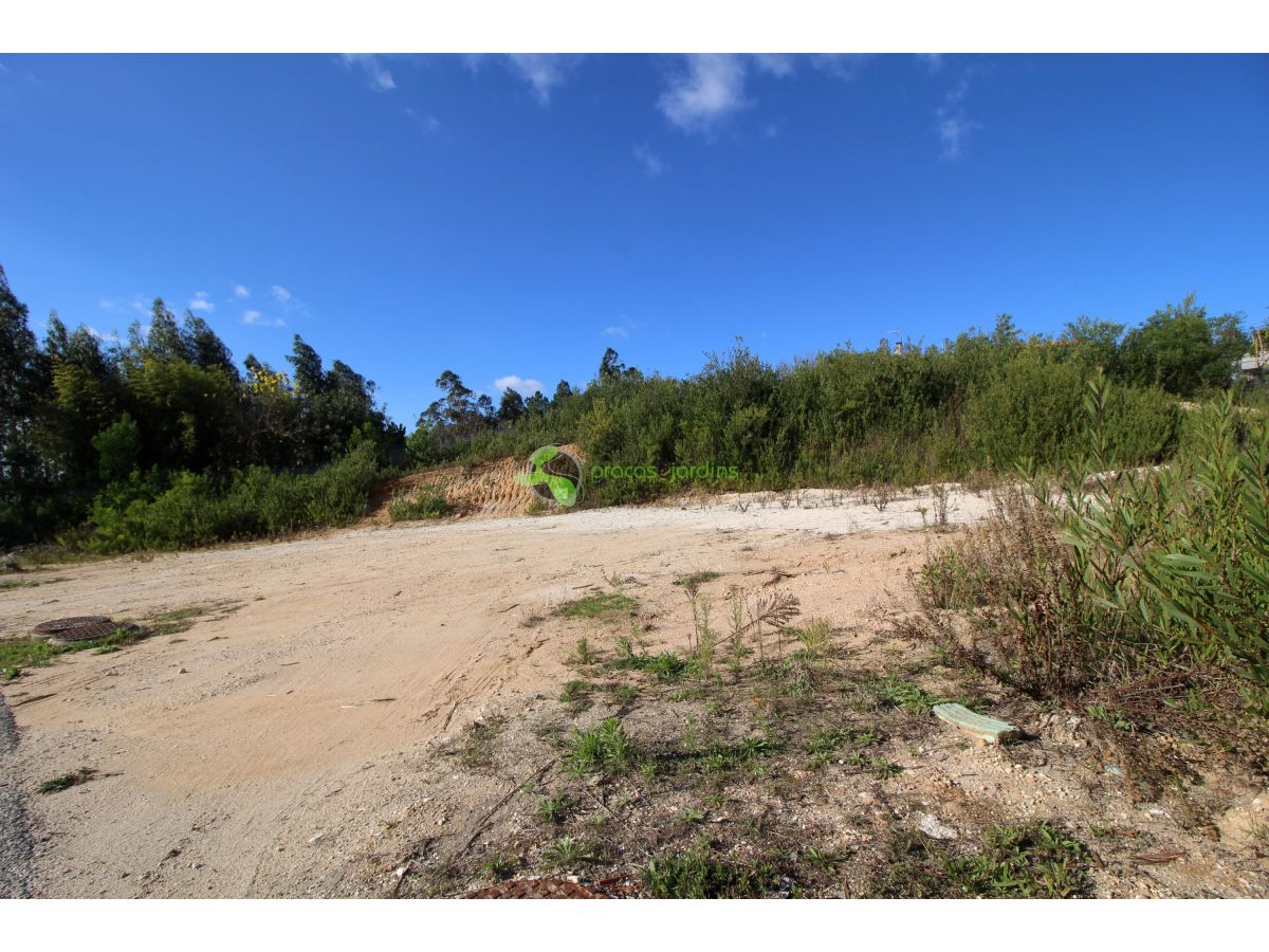 Lote de terreno com 1027 m2