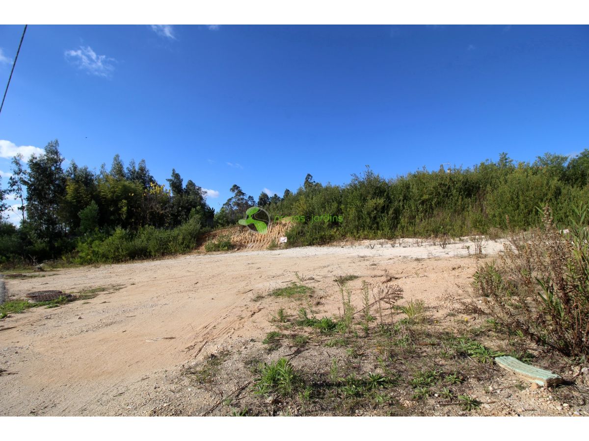 Lote de terreno com 1027 m2
