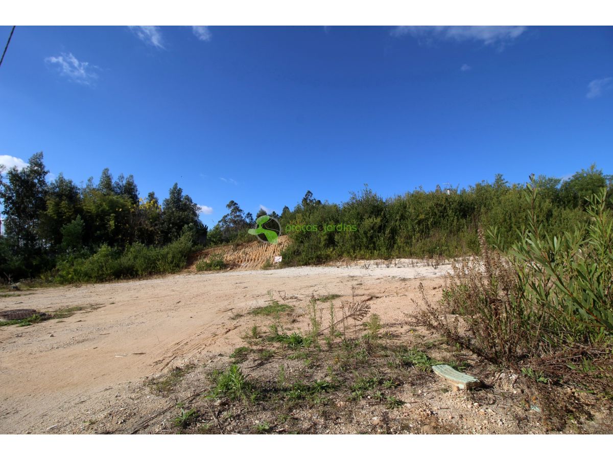 Lote de terreno com 1027 m2