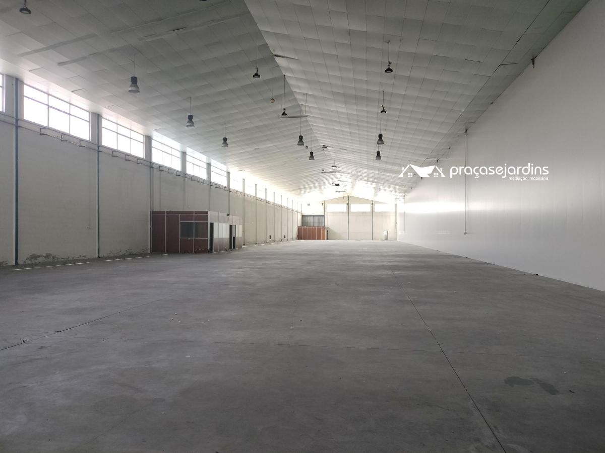 Armazém 2000m2