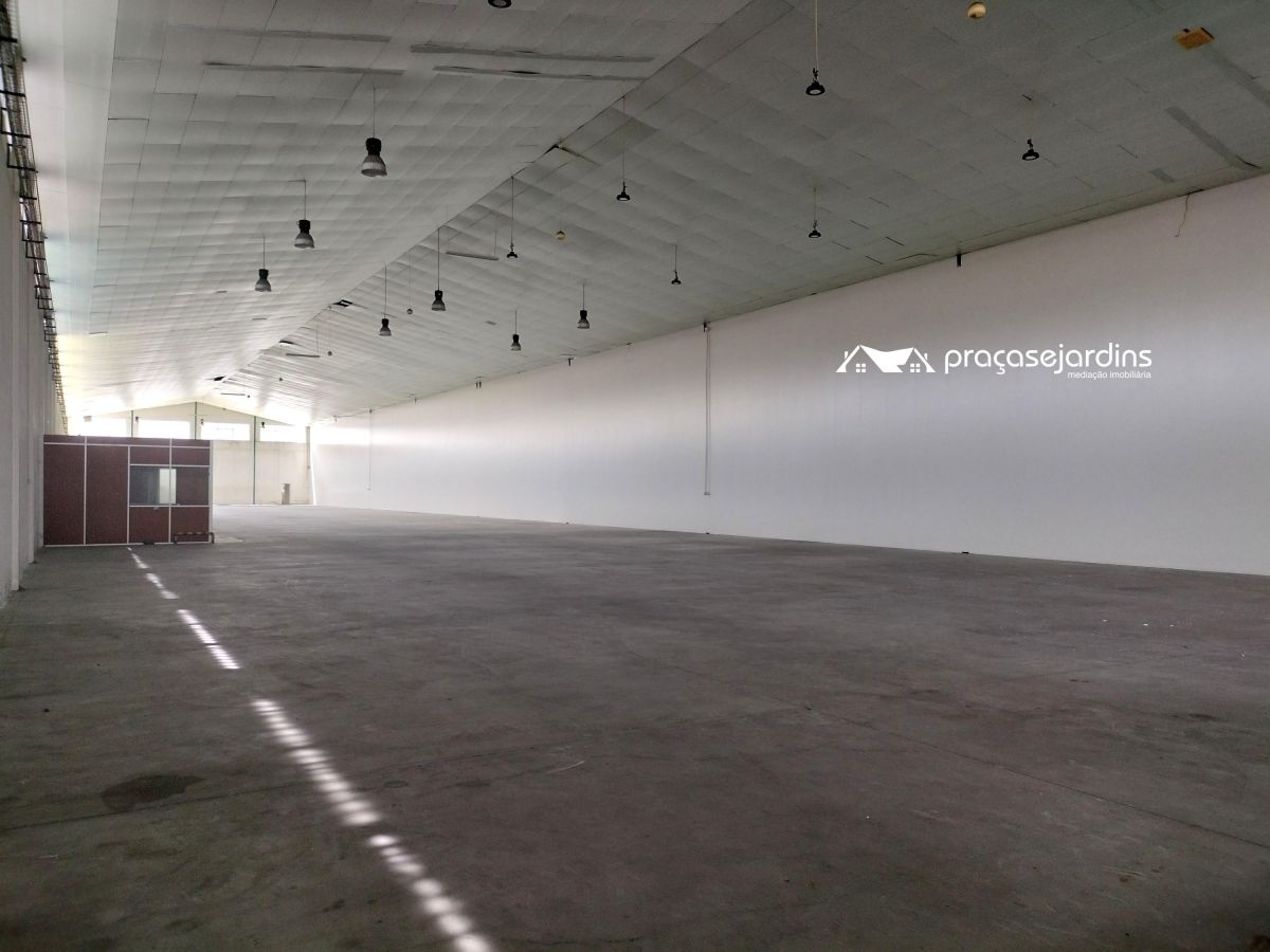 Armazém 2000m2
