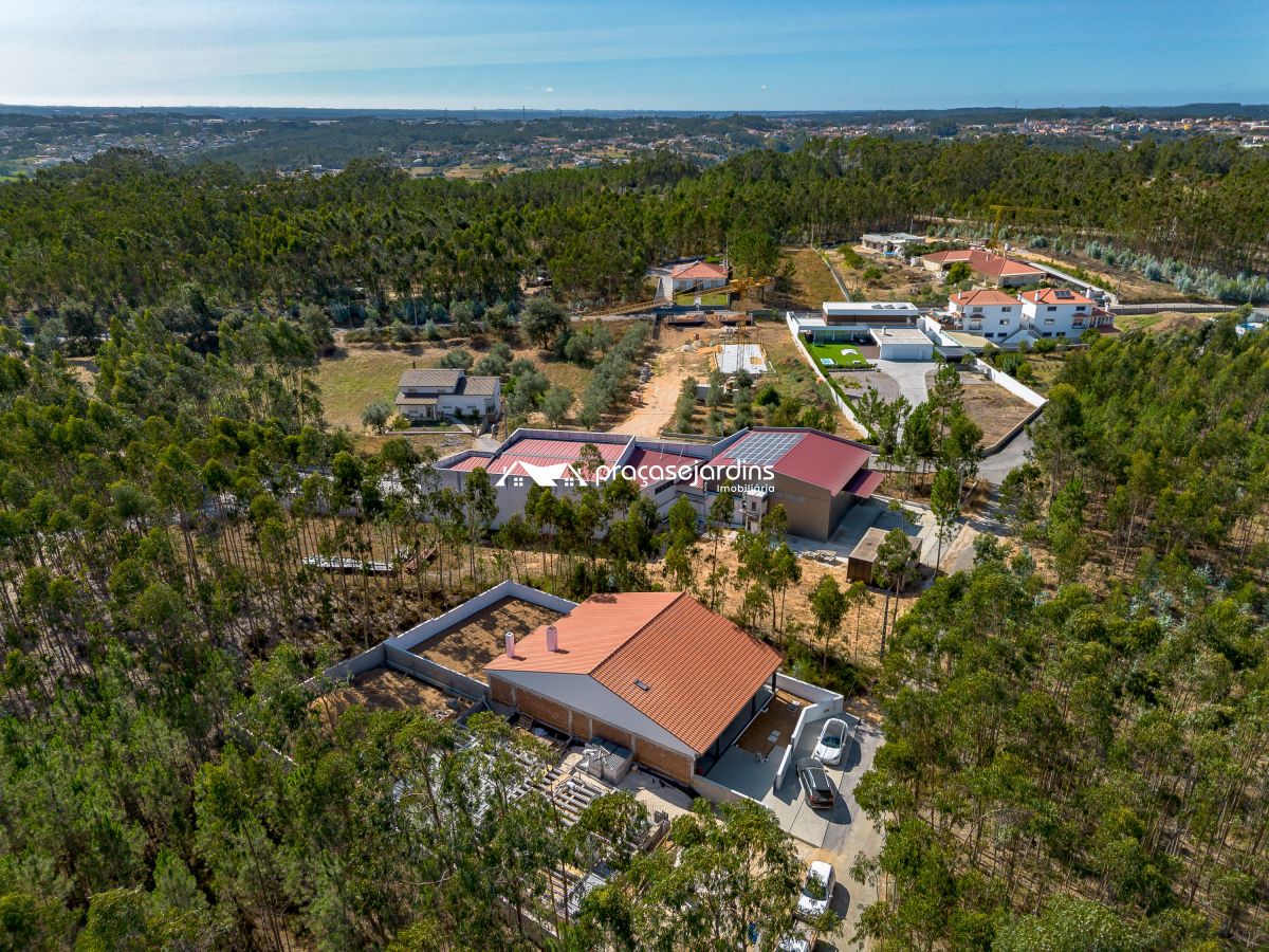 T3 Moradia Nova de Luxo com 3 Quartos à Venda