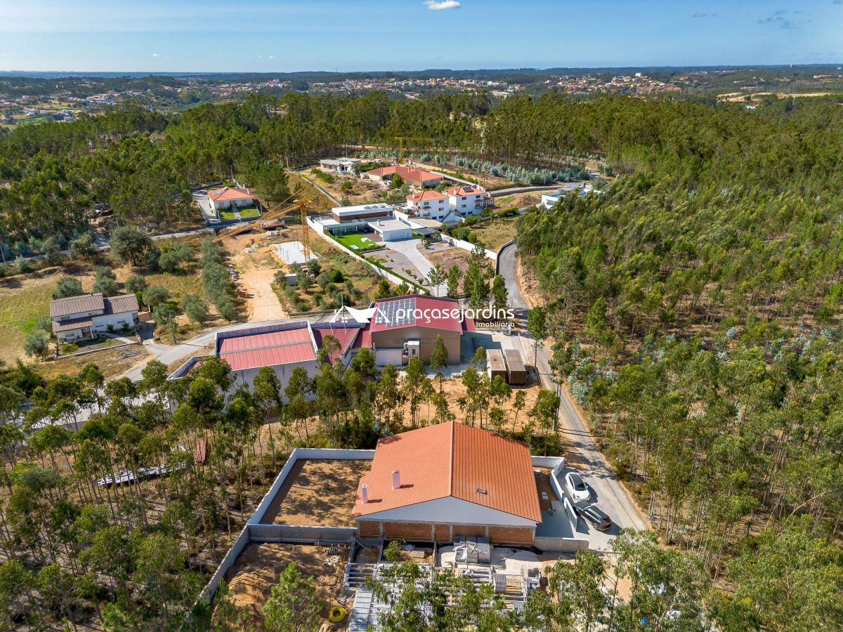 T3 Moradia Nova de Luxo com 3 Quartos à Venda