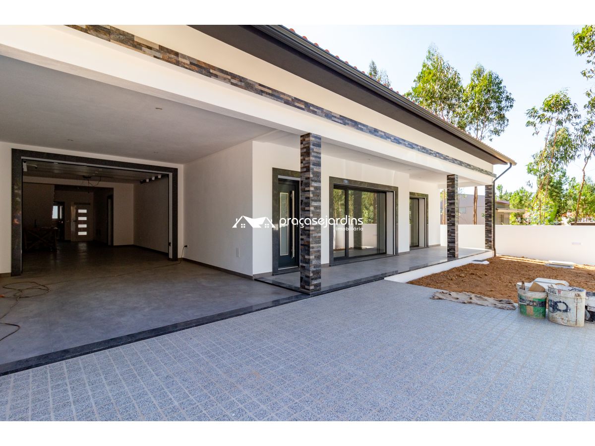 T3 Moradia Nova de Luxo com 3 Quartos à Venda