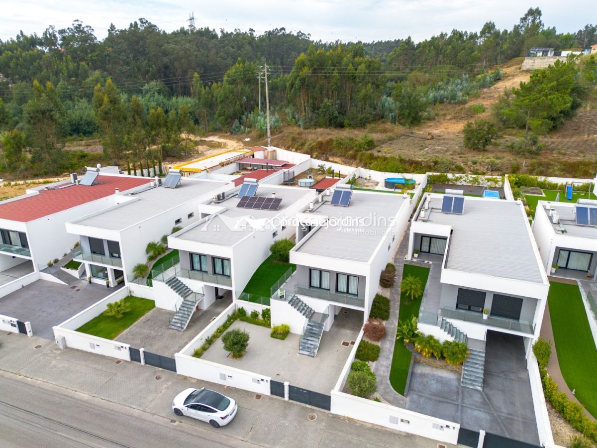 T4 Elegante Moradia Contemporânea em Leiria