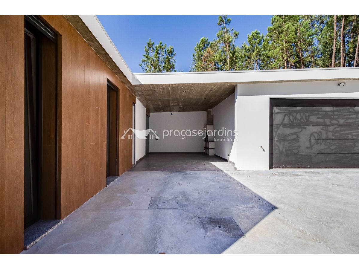 Moradia Nova de Luxo em Leiria com 4 quartos e Garagem