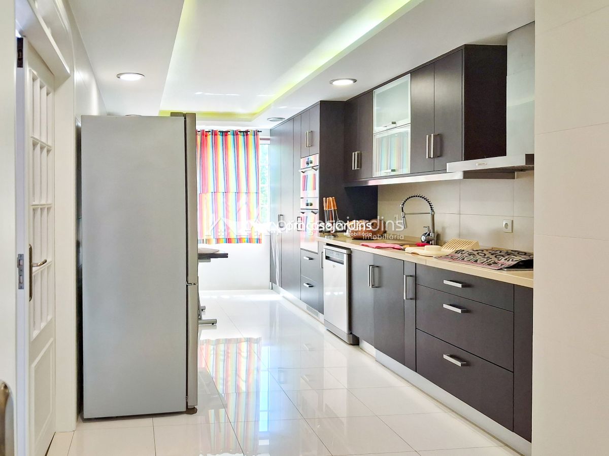 Apartamento com vista panorâmica sobre o rio, no coração da cidade