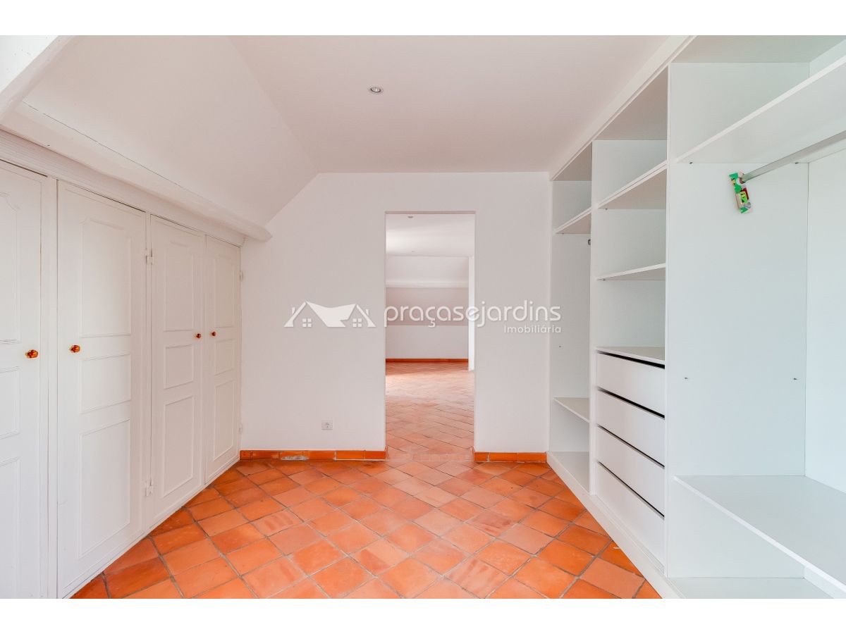Moradia senhorial + 3 habitações – luxo e privacidade em Colmeias, Leiria
