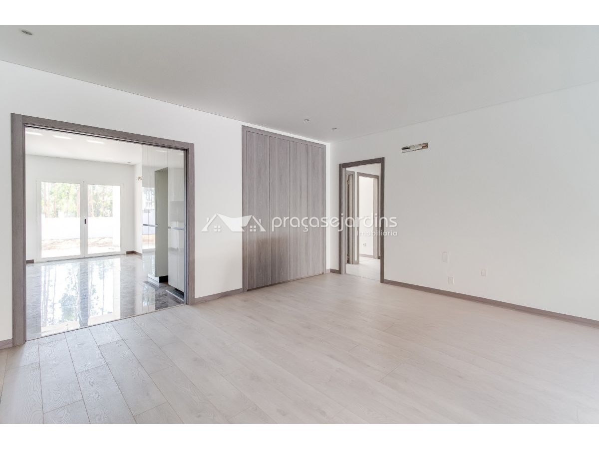 Moradia T3 com jardim, varanda e garagem