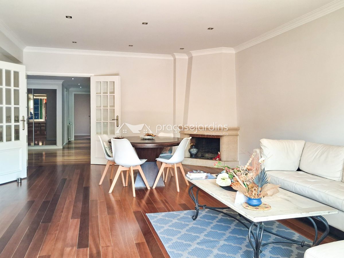 Apartamento com vista panorâmica sobre o rio, no coração da cidade