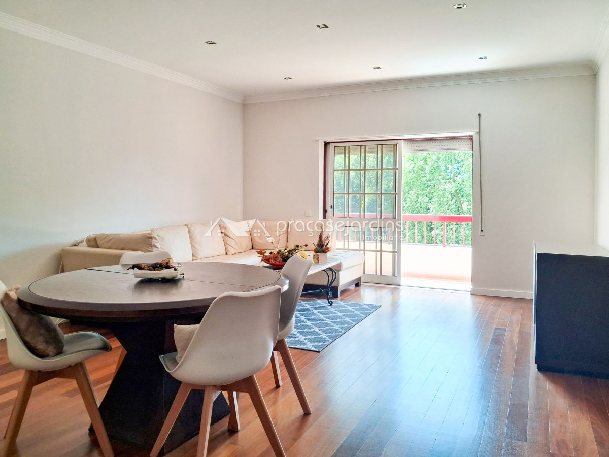 Apartamento com vista panorâmica sobre o rio, no coração da cidade