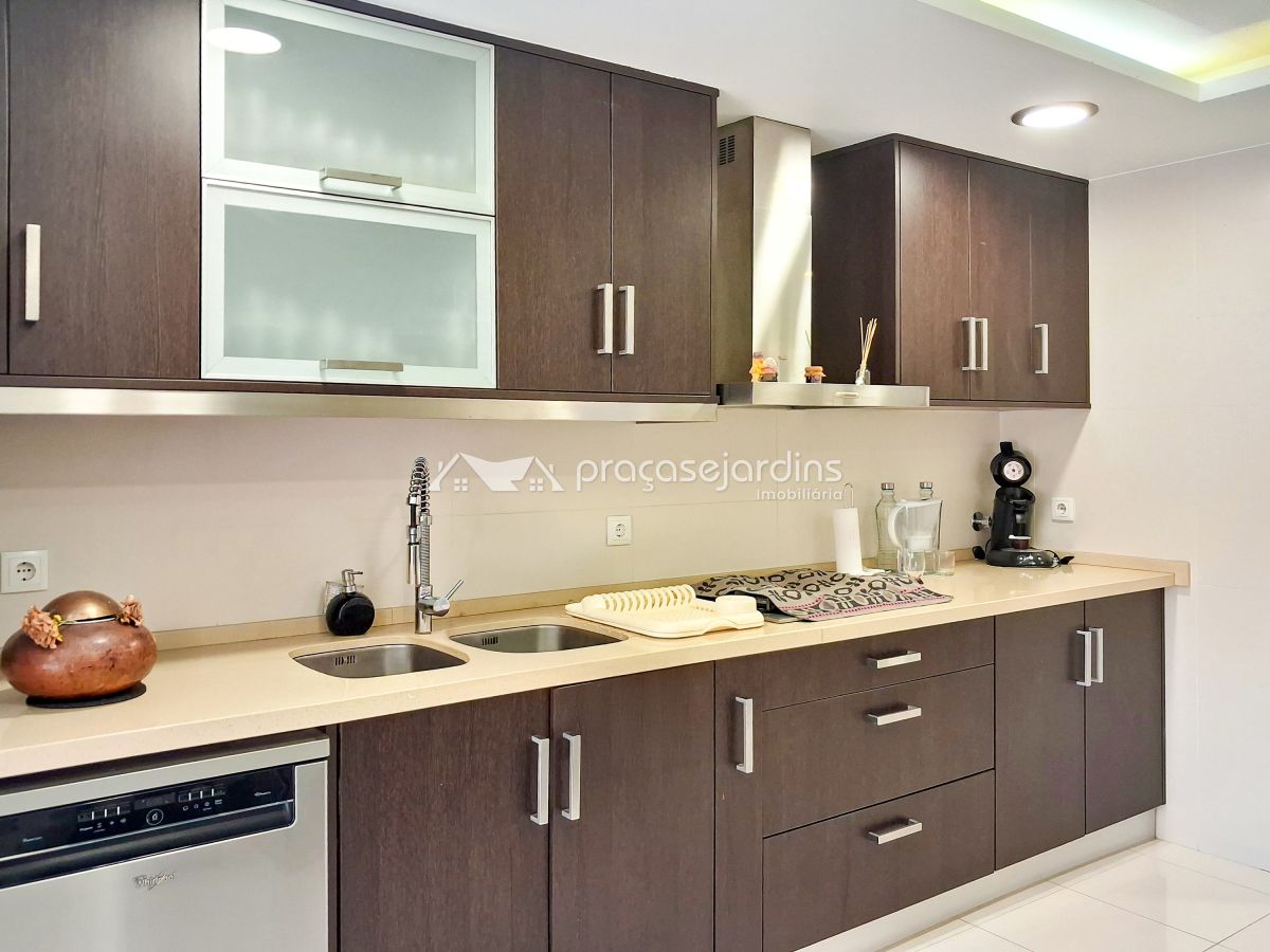 Apartamento com vista panorâmica sobre o rio, no coração da cidade