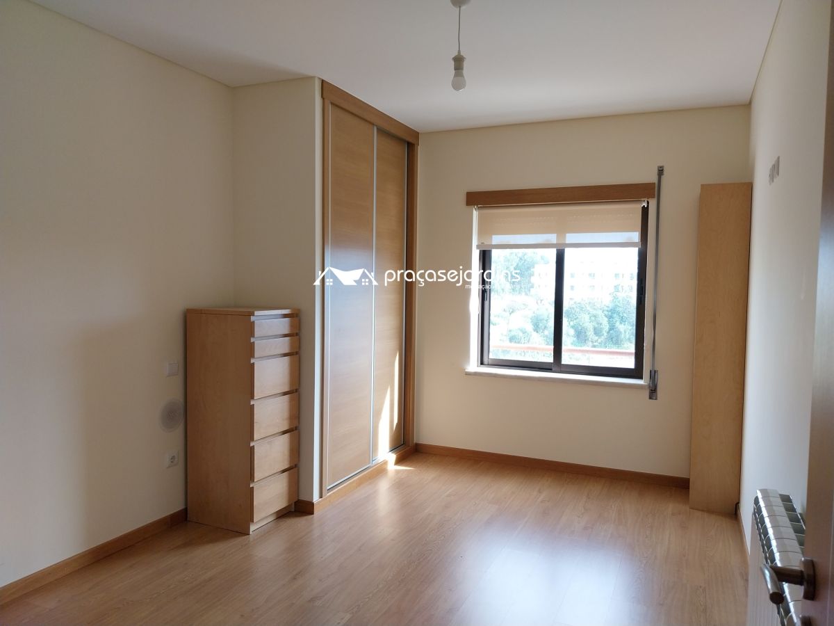 Quarto totalmente mobilado