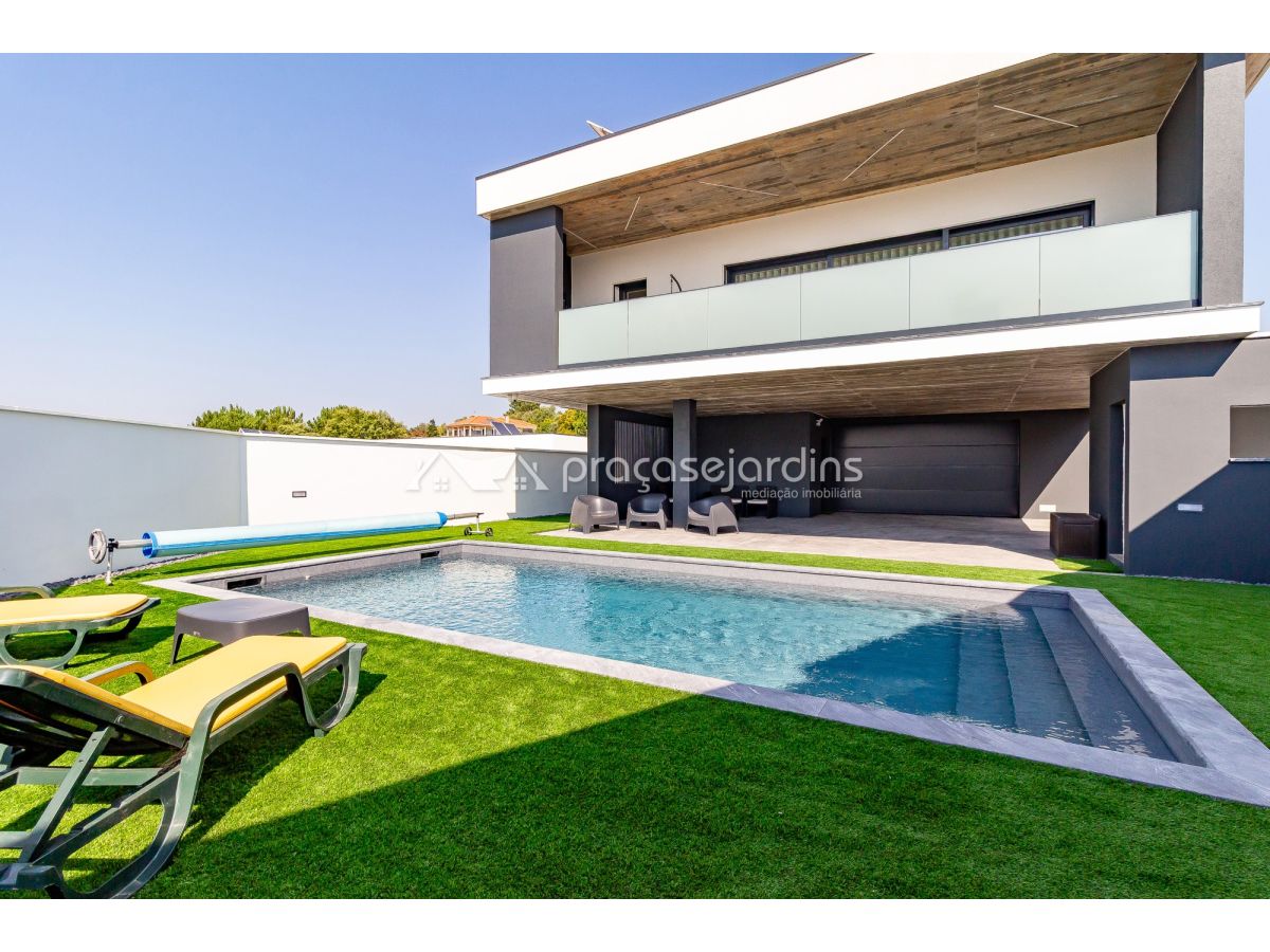 Moradia T3+ 1 de luxo com piscina e vistas deslumbrantes – Vidigal, Leiria