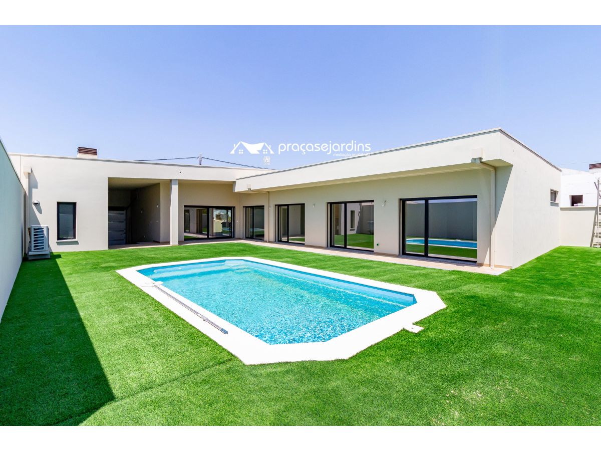 Moradia T4 moderna com jardim e garagem para 2 carros