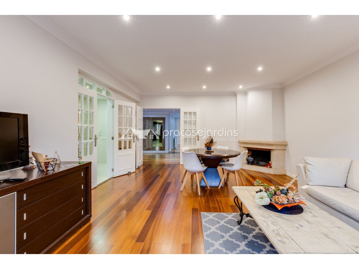 Apartamento com vista panorâmica sobre o rio, no coração da cidade