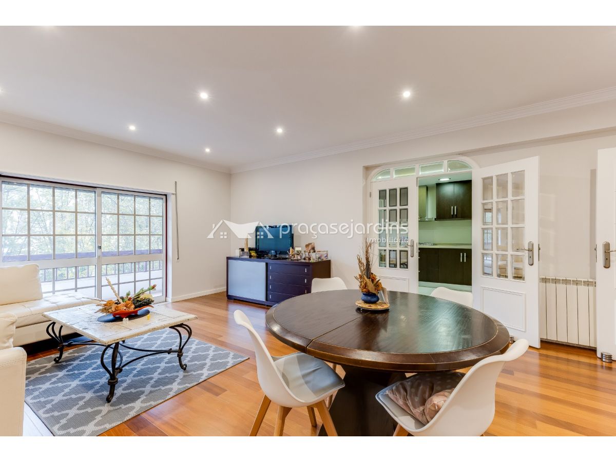 Apartamento com vista panorâmica sobre o rio, no coração da cidade