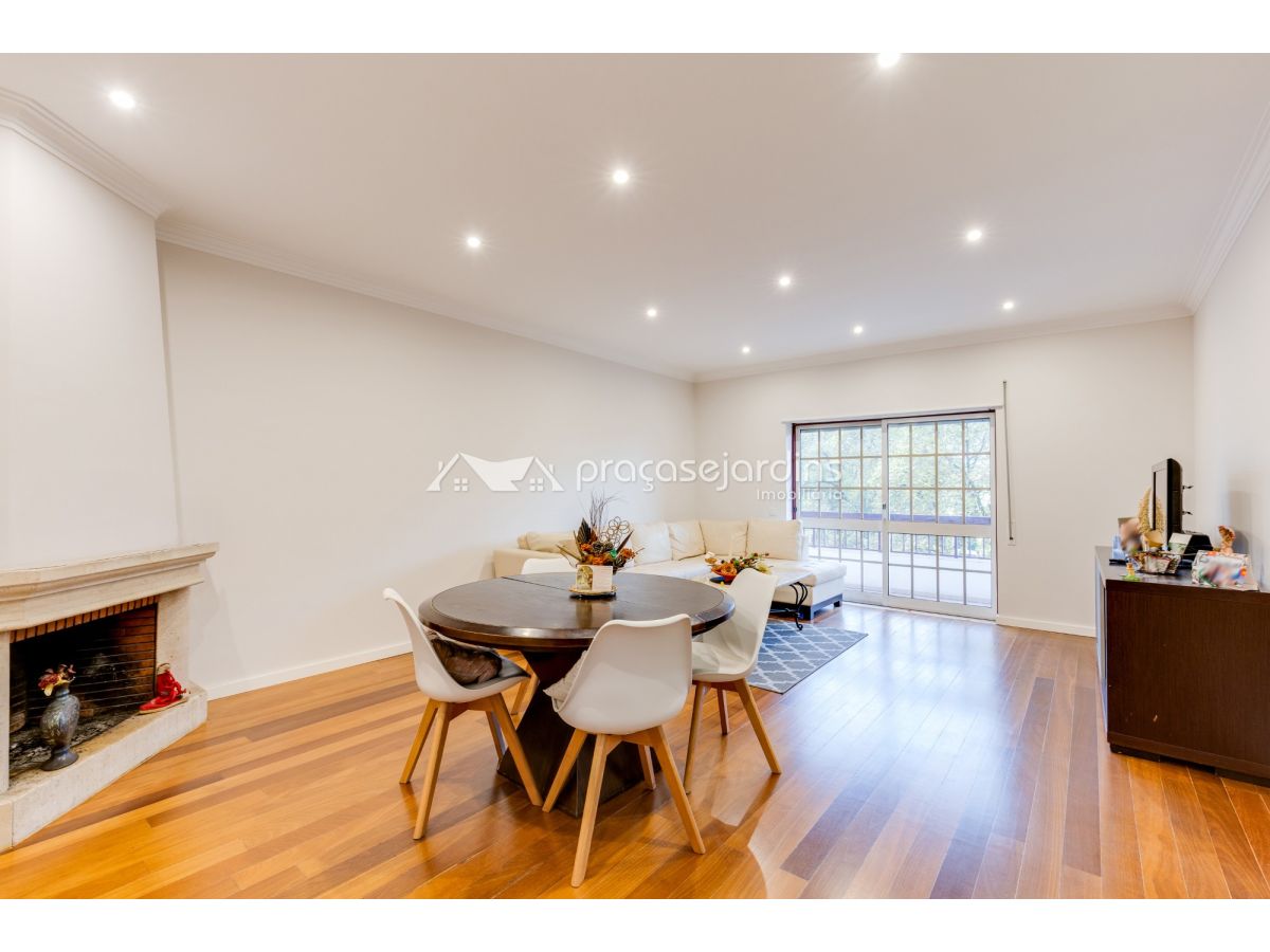 Apartamento com vista panorâmica sobre o rio, no coração da cidade