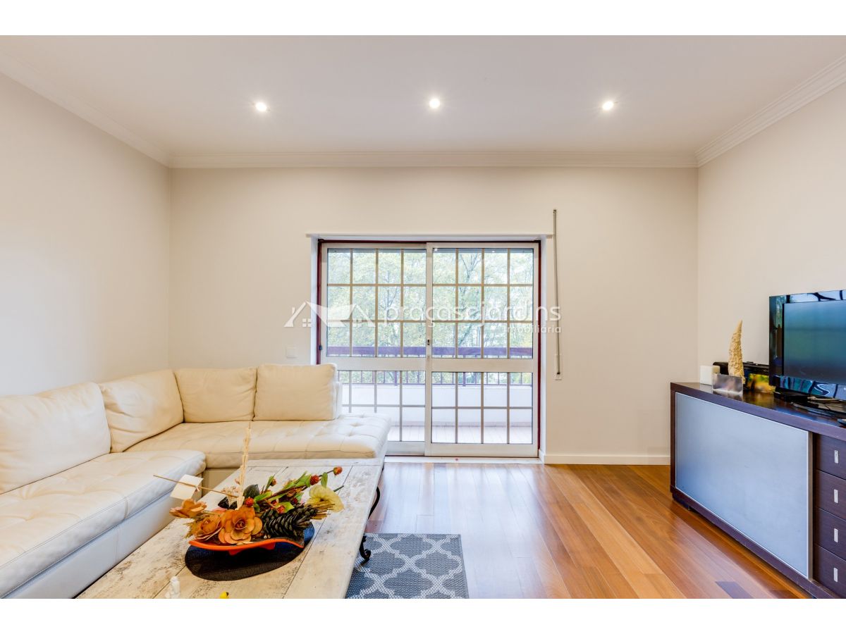 Apartamento com vista panorâmica sobre o rio, no coração da cidade