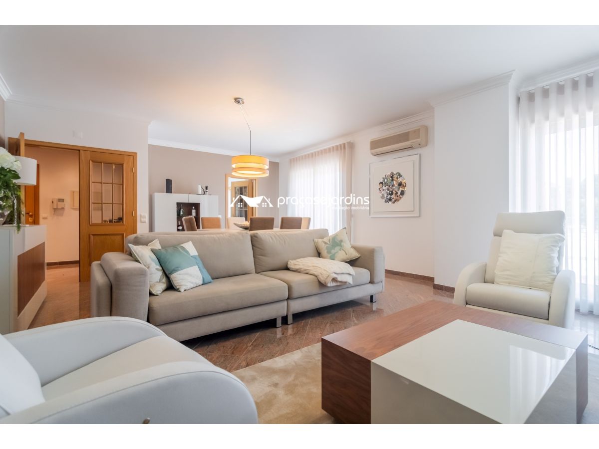 Apartamento T4 Mobilado e Equipado – Centro de Leiria