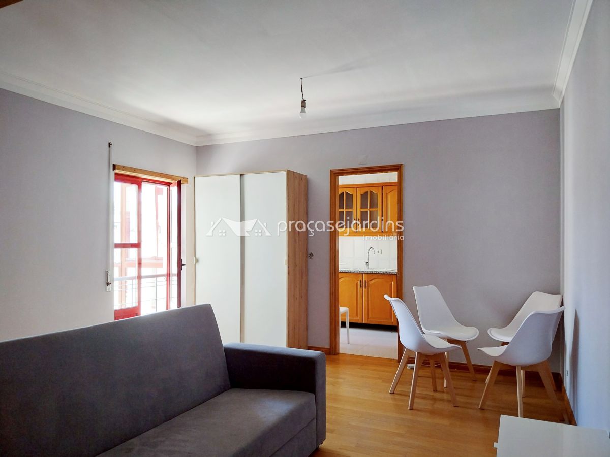 Apartamento T0 mobilado e equipado