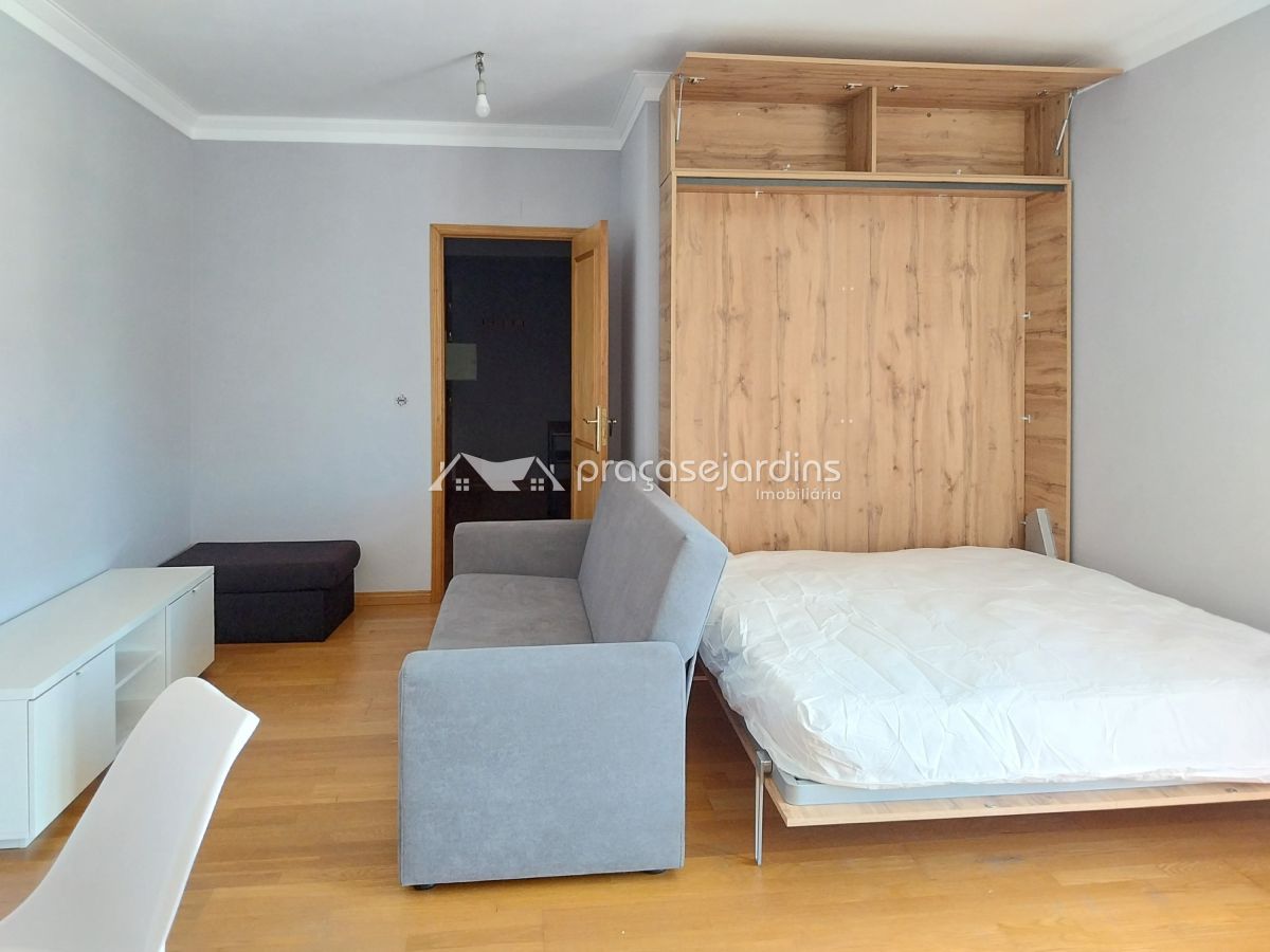 Apartamento T0 mobilado e equipado