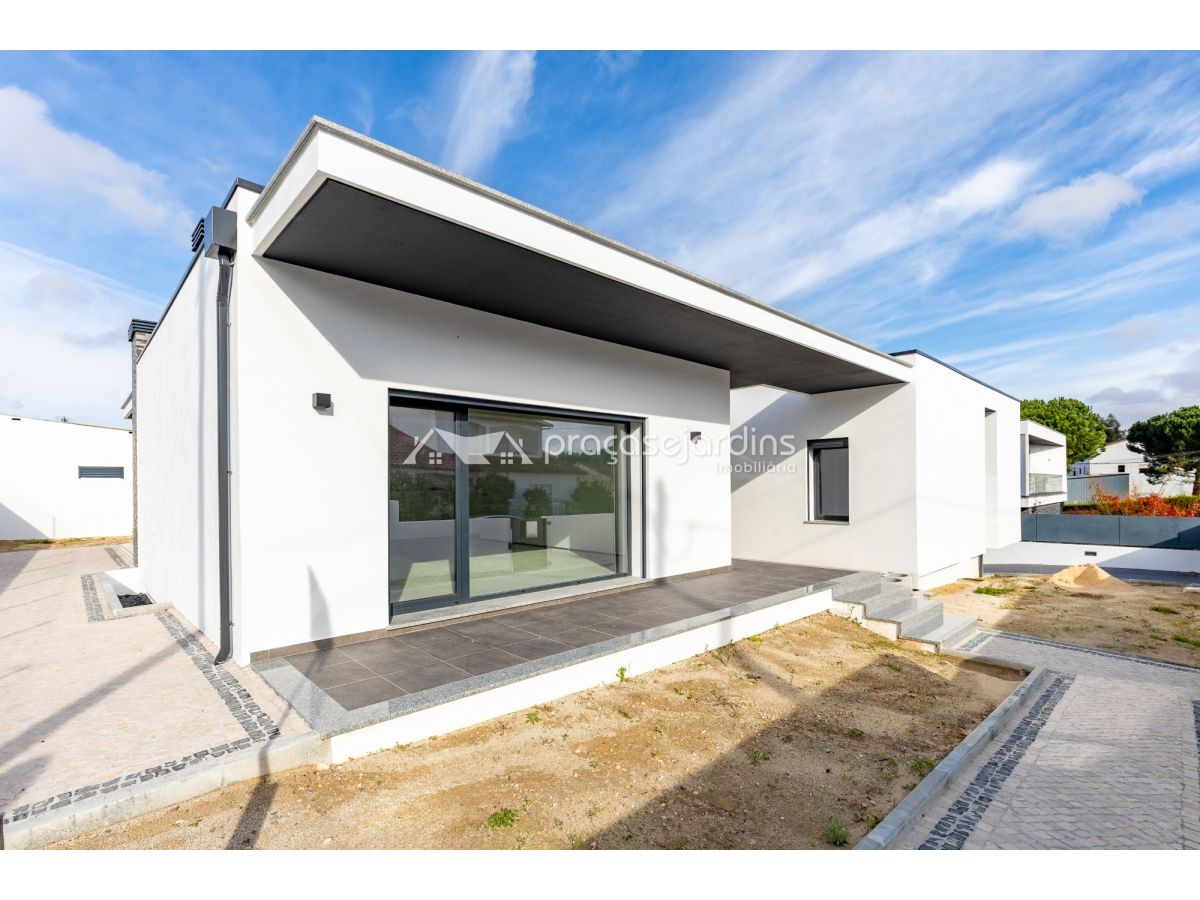 Moradia térrea T4 contemporânea