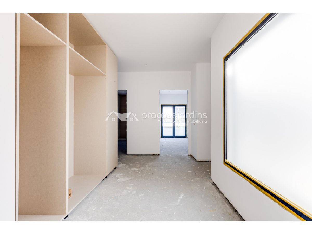 Moradia térrea T4 contemporânea