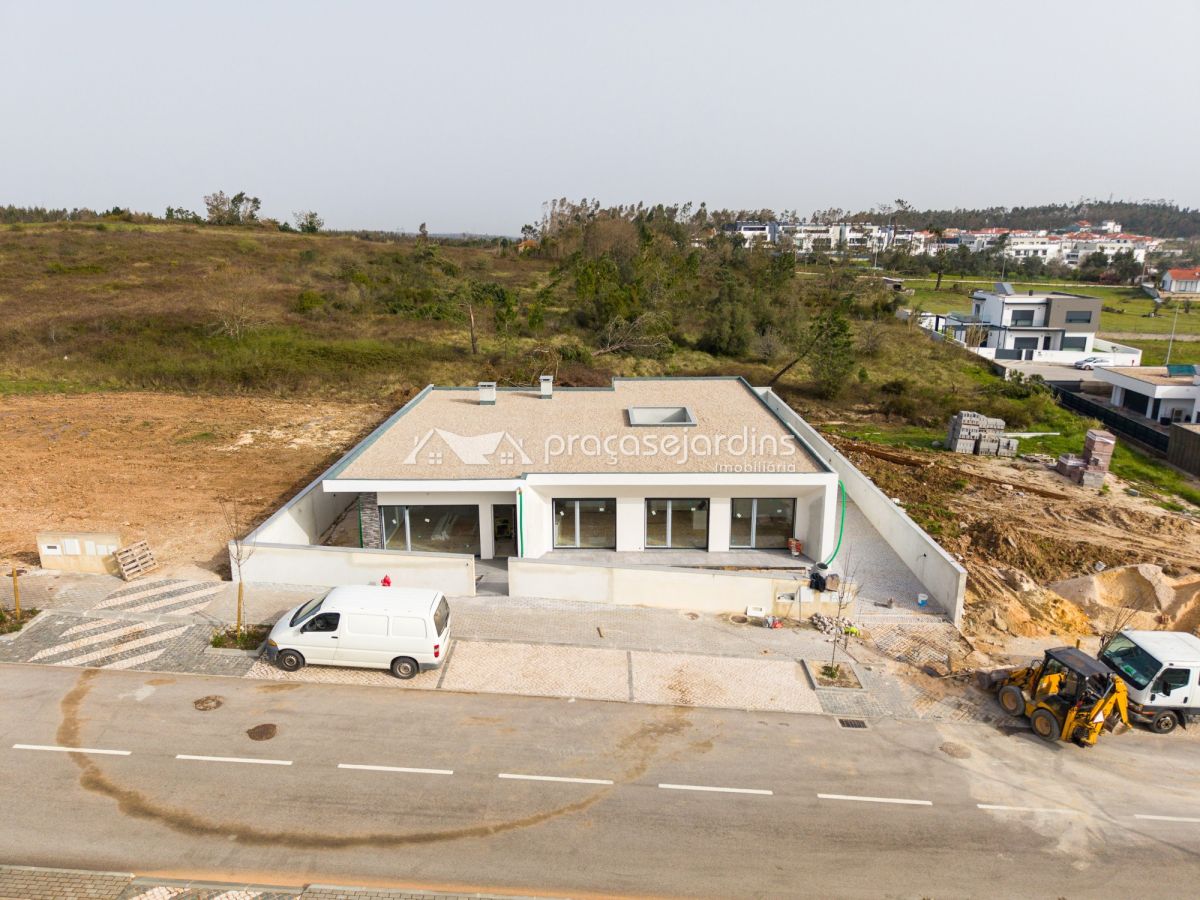 T4 Moradia Isolada e Luxuosa em Leiria