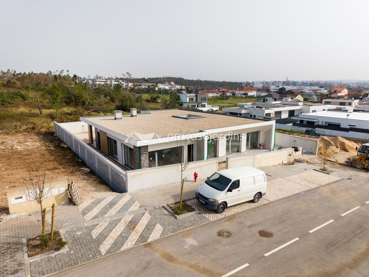 T4 Moradia Isolada e Luxuosa em Leiria