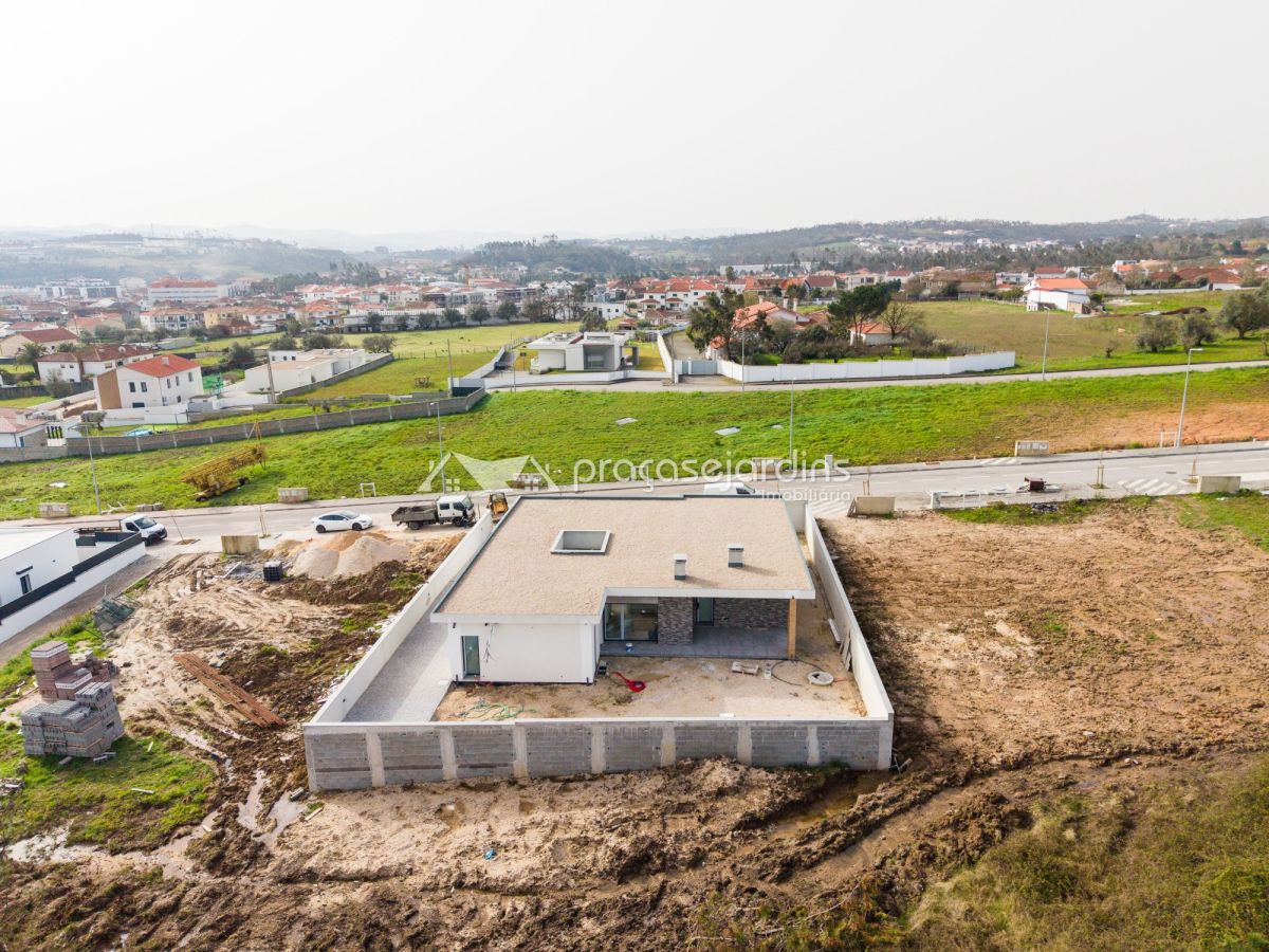 T4 Moradia Isolada e Luxuosa em Leiria