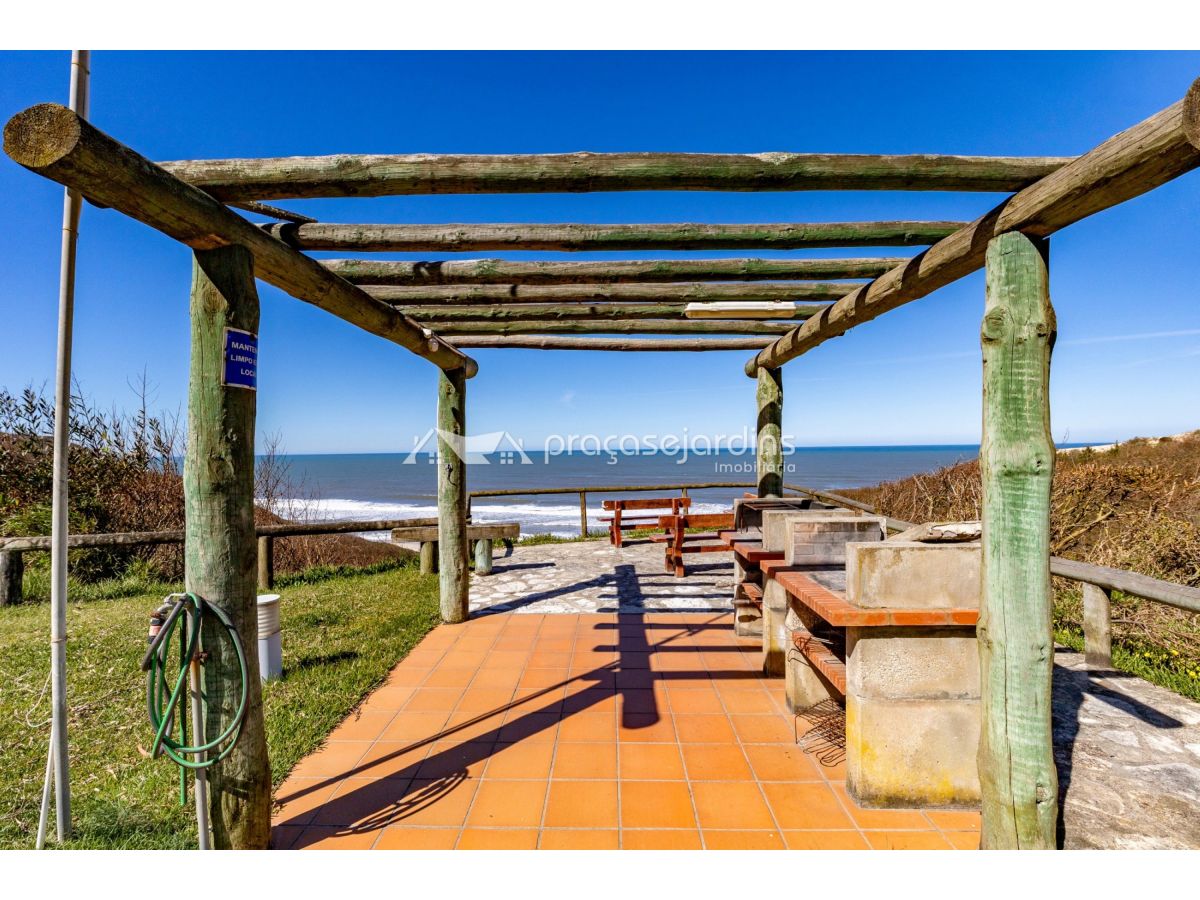 Apartamento na Praia das Paredes