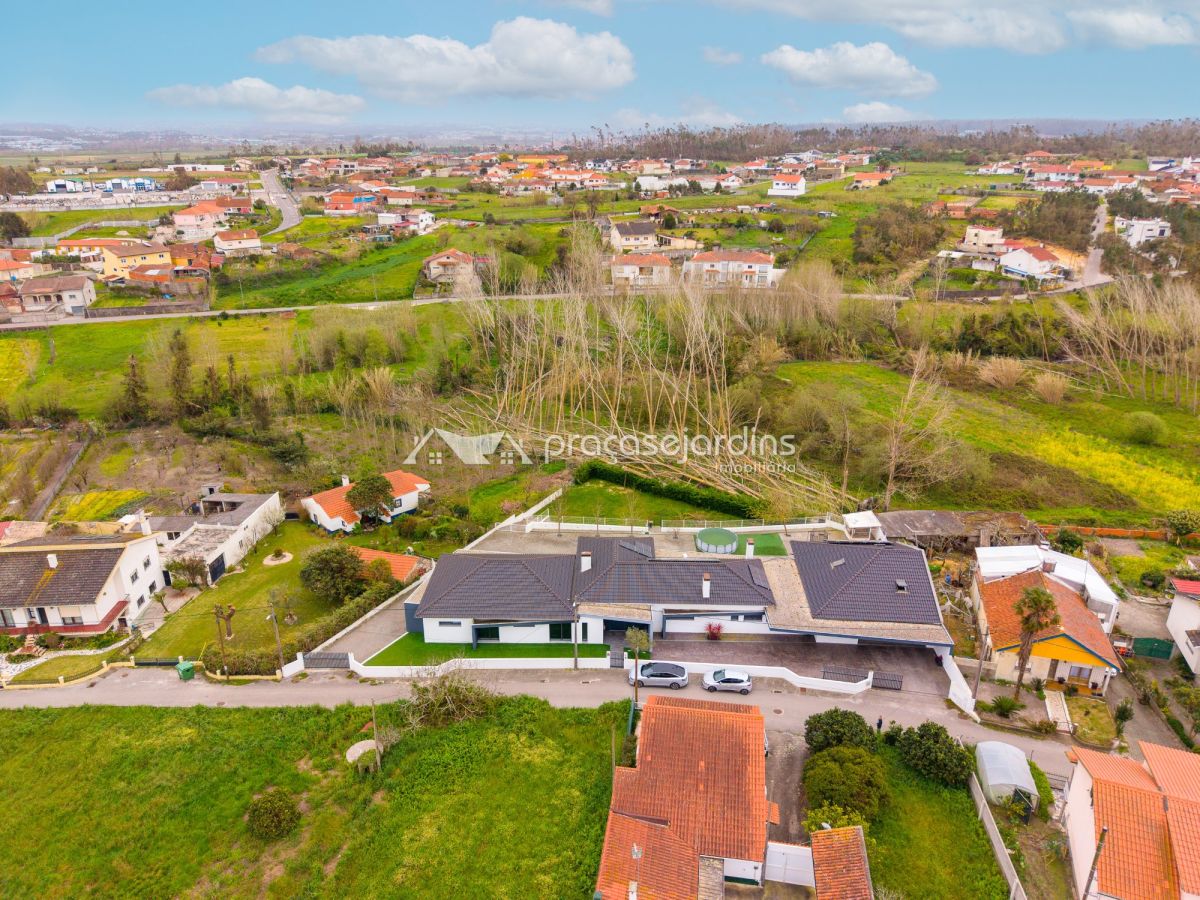 Moradia T4 Contemporânea e elevada eficiência energética – Amor, Leiria