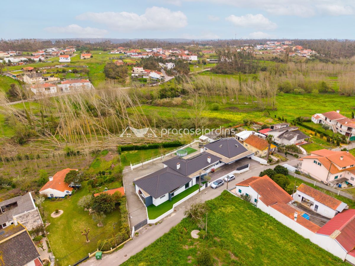 Moradia T4 Contemporânea e elevada eficiência energética – Amor, Leiria