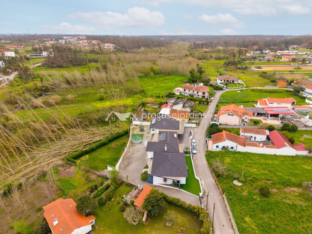 Moradia T4 Contemporânea e elevada eficiência energética – Amor, Leiria