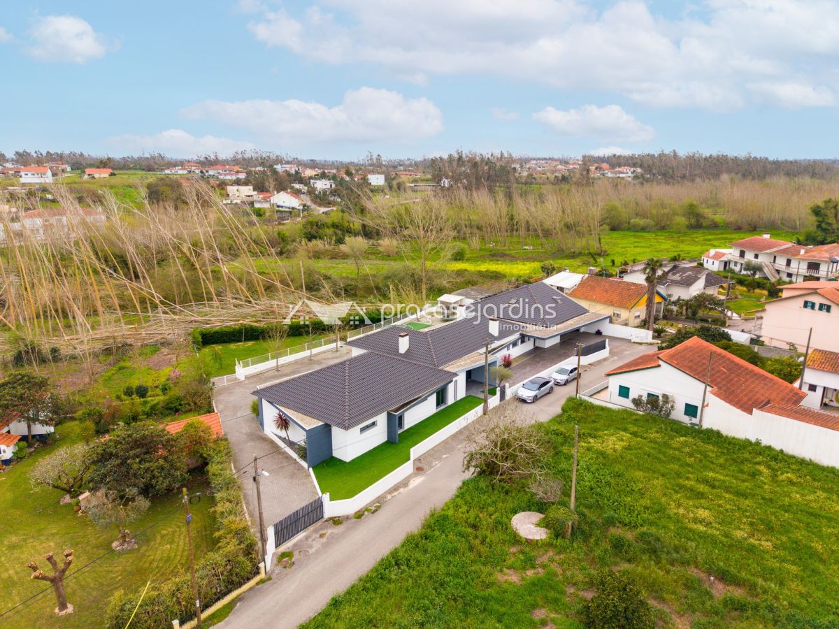 Moradia T4 Contemporânea e elevada eficiência energética – Amor, Leiria