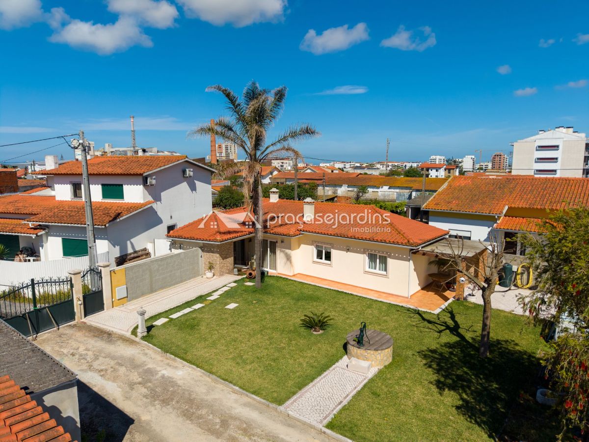 T1 Moradia Isolada Renovada no Coração da Marinha Grande