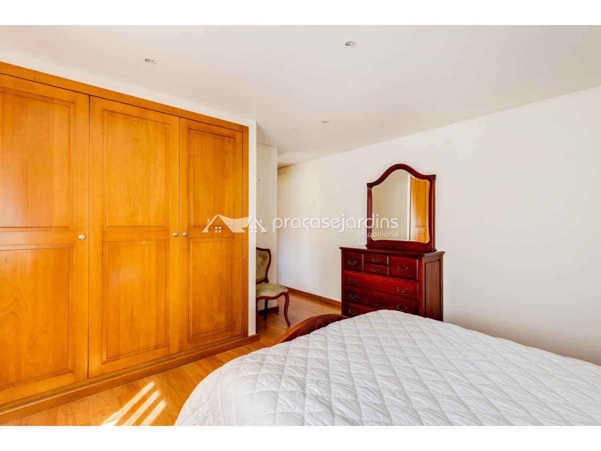 T1 Moradia Isolada Renovada no Coração da Marinha Grande