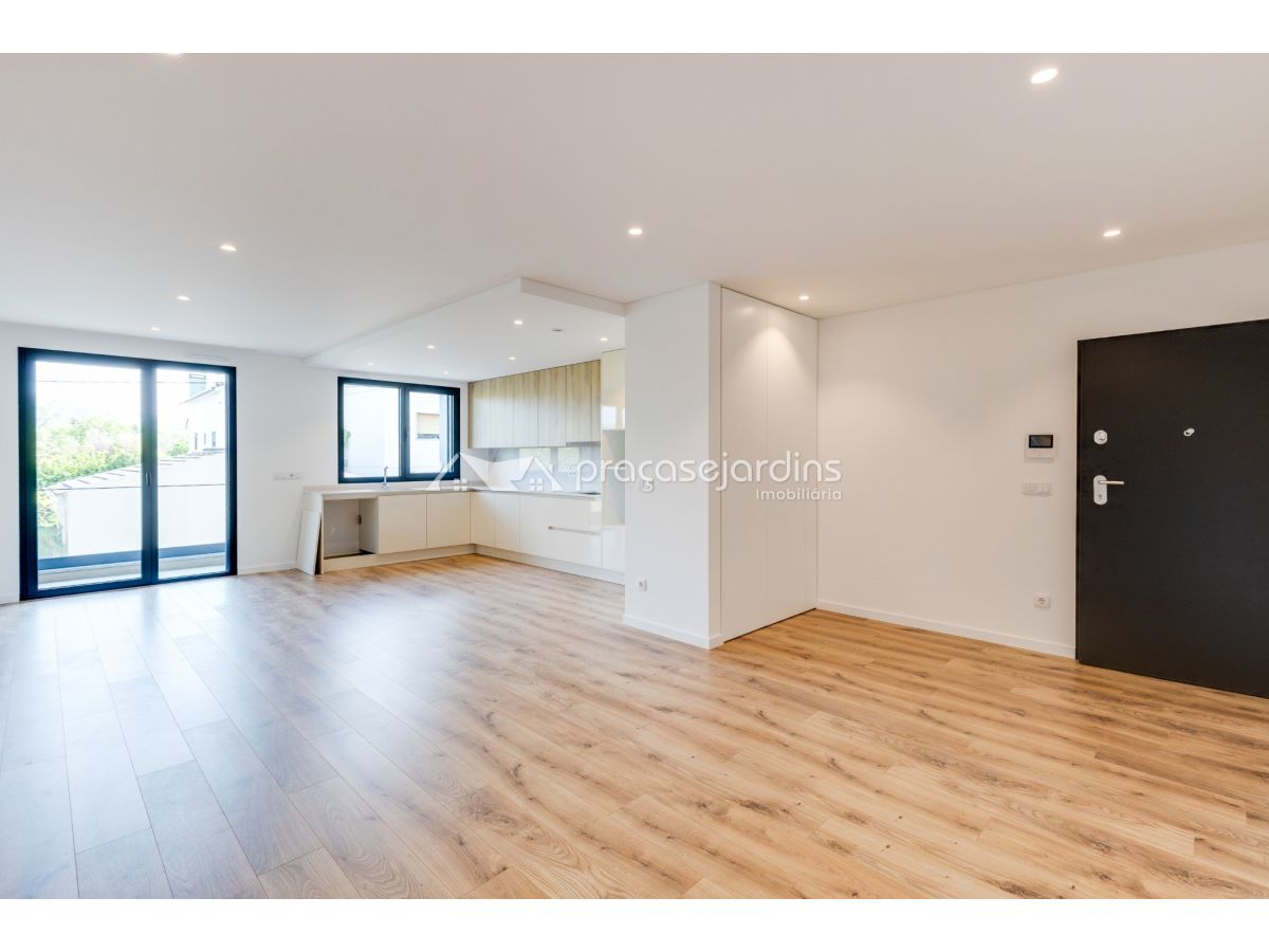 Apartamento T3 novo com espaço exterior privativo