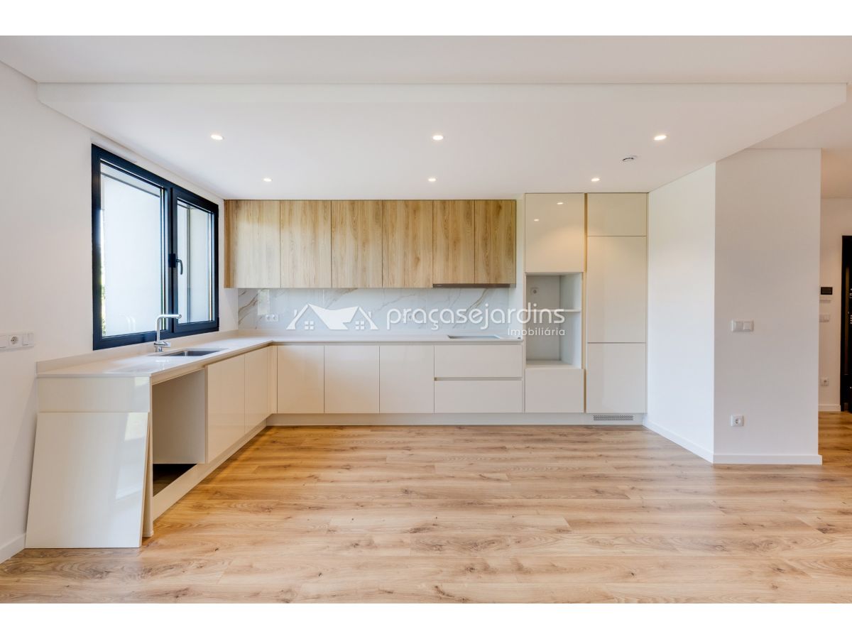 Apartamento T3 novo com espaço exterior privativo