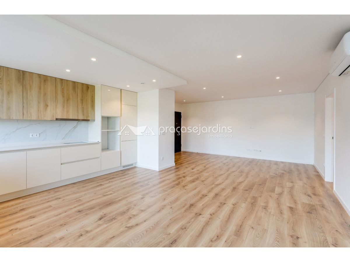 Apartamento T3 novo com espaço exterior privativo