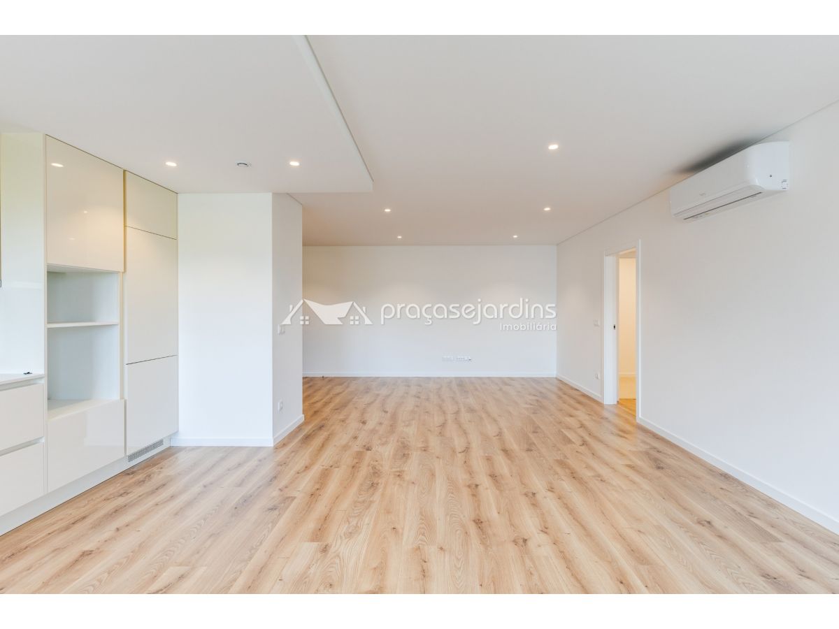 Apartamento T3 novo com espaço exterior privativo