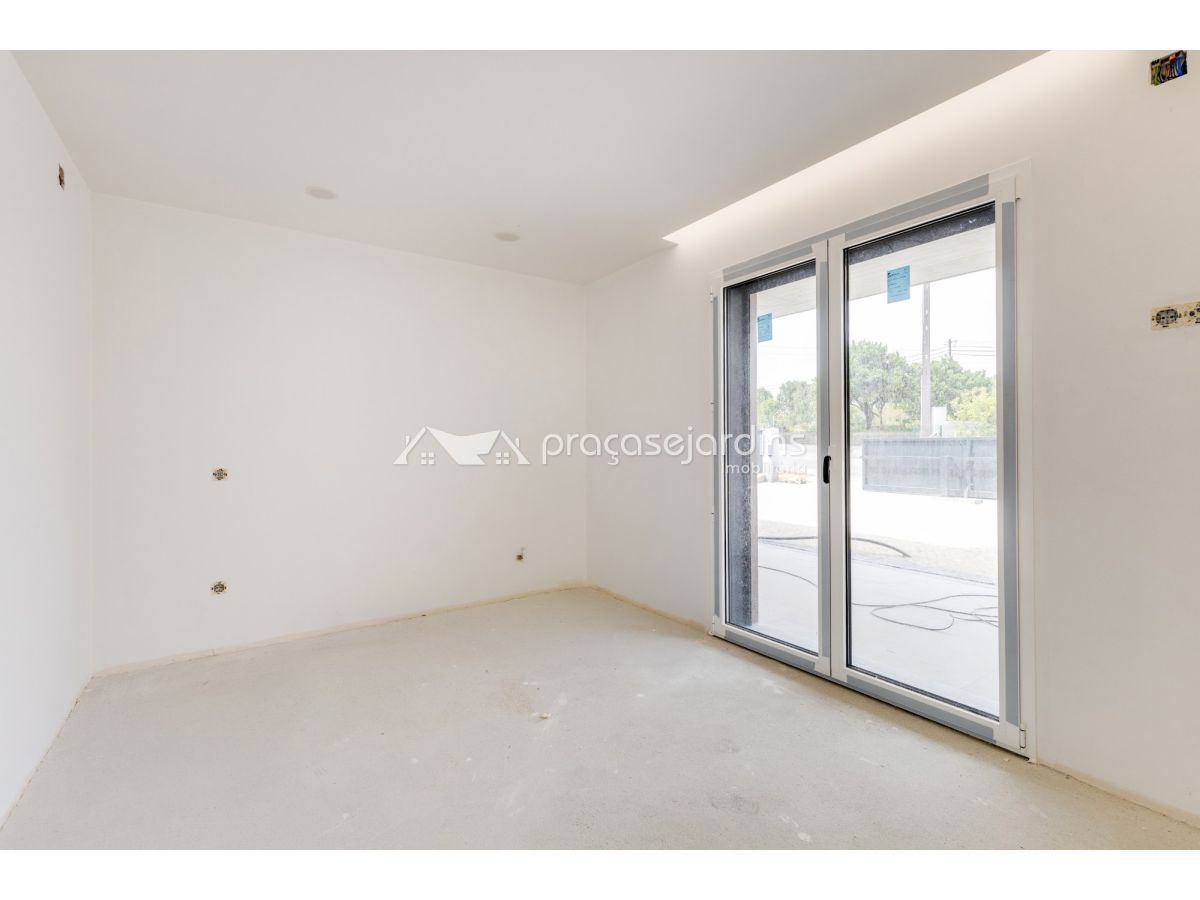 T3 Moderna Moradia Nova, Classe A, em Leiria