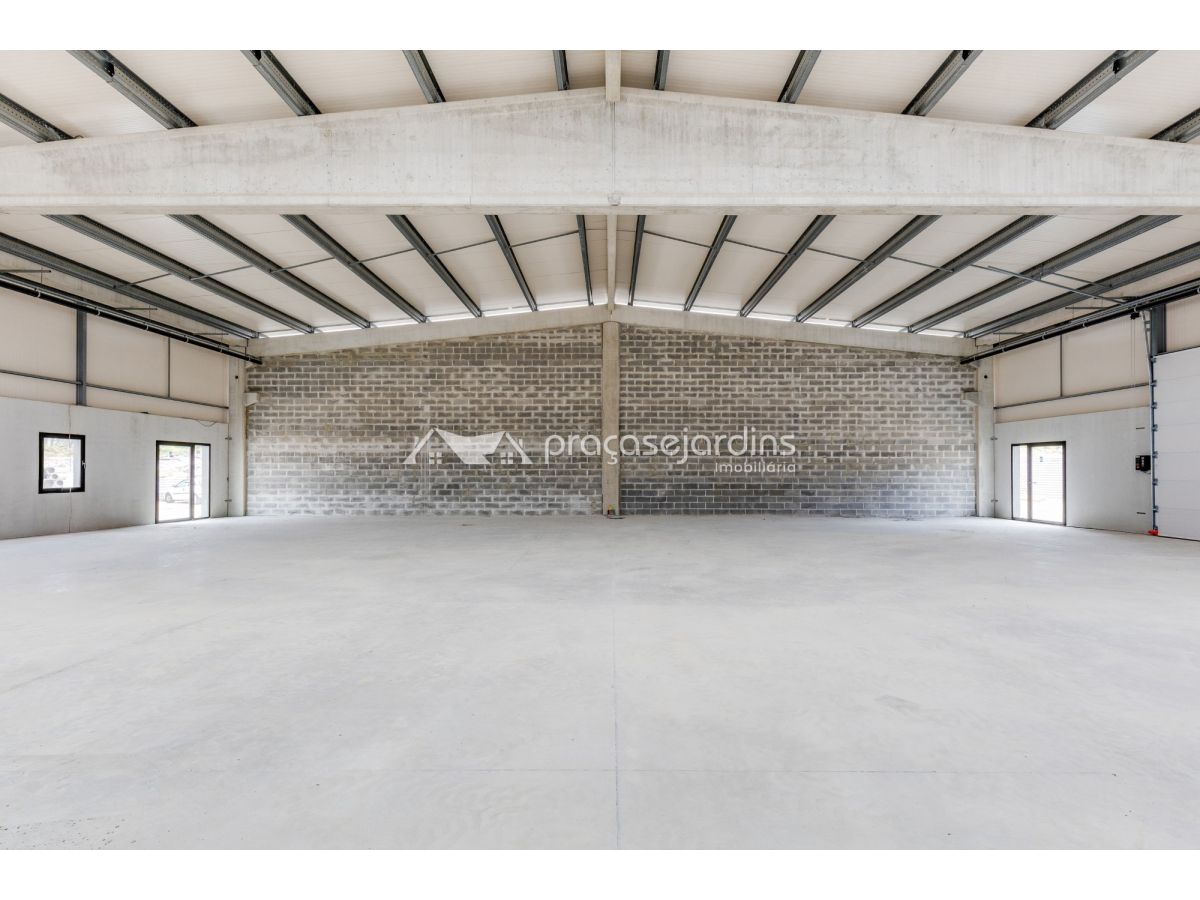 Armazém Comercial – 500 m² | Entre Marinha Grande e Leiria