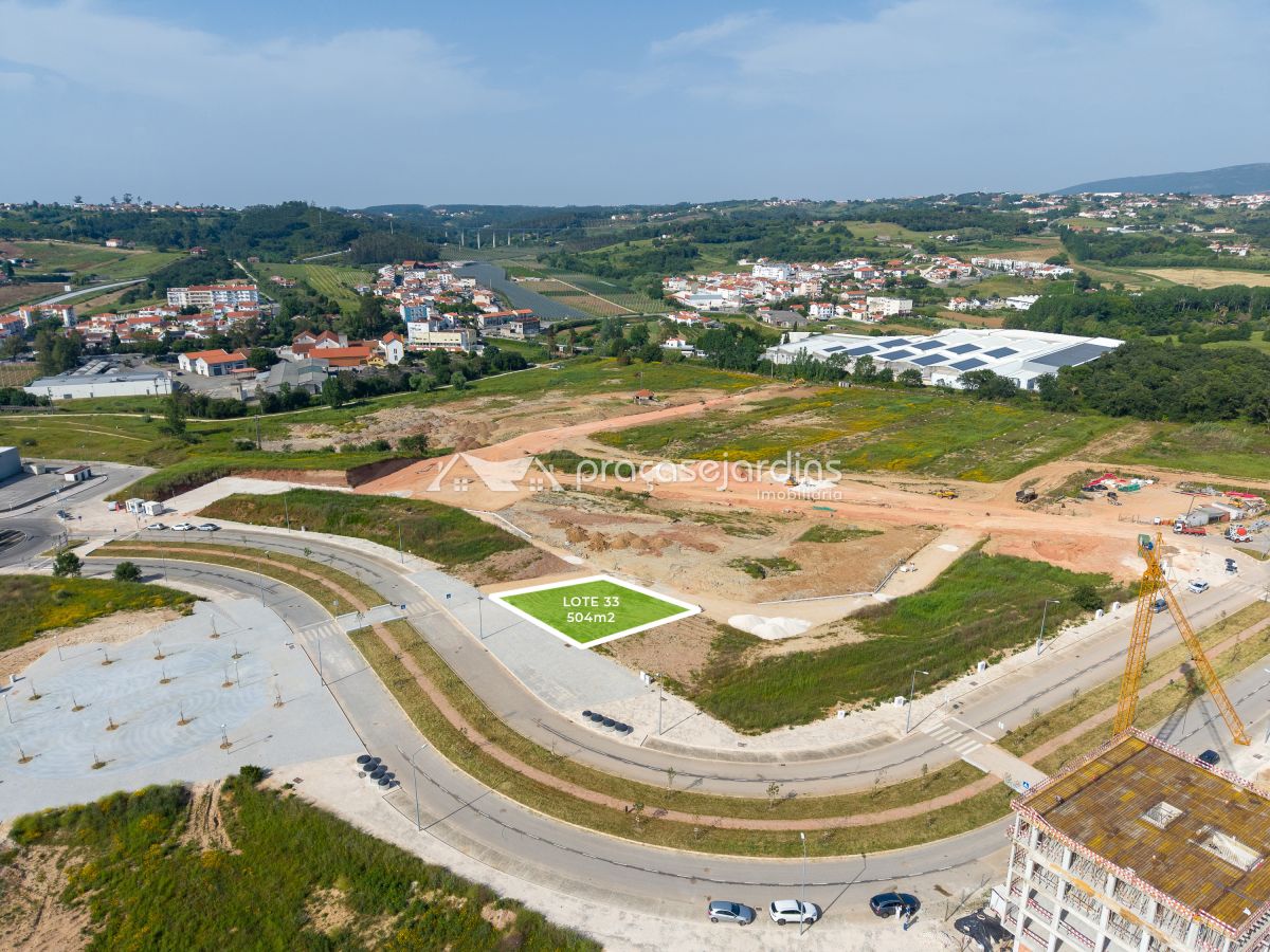 Investimento Imobiliário em Alcobaça | 9 Fogos, Comércio e 20 Lugares de Estacionamento