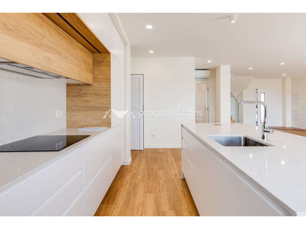 Moradia T4+1 de Arquitetura Moderna em Leiria – Conforto, Elegância e Qualidade de Vida