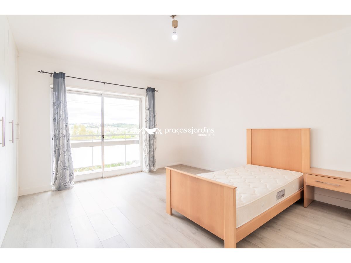 Arrendamento Quarto com Varanda